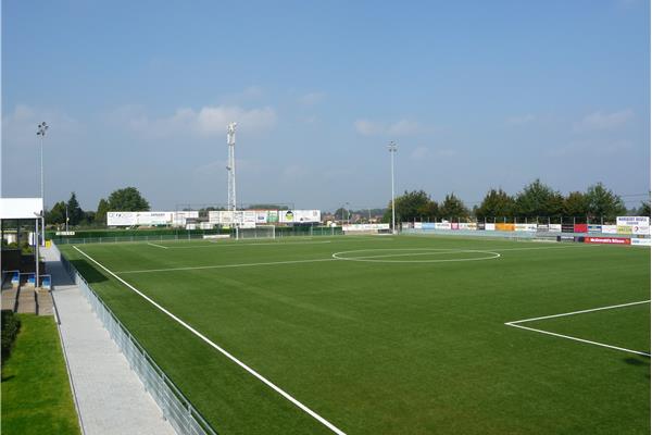 Aanleg kunstgras voetbalveld - Sportinfrabouw NV